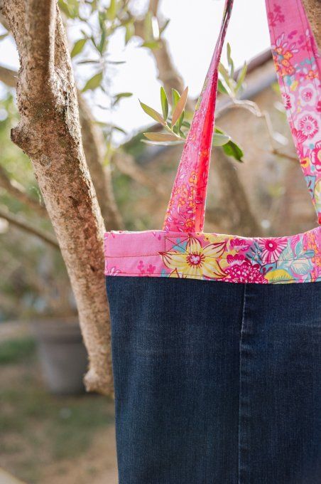Tote bag en jean / tissu rose fleuri
