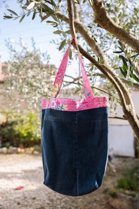 Tote bag en jean / tissu rose fleuri